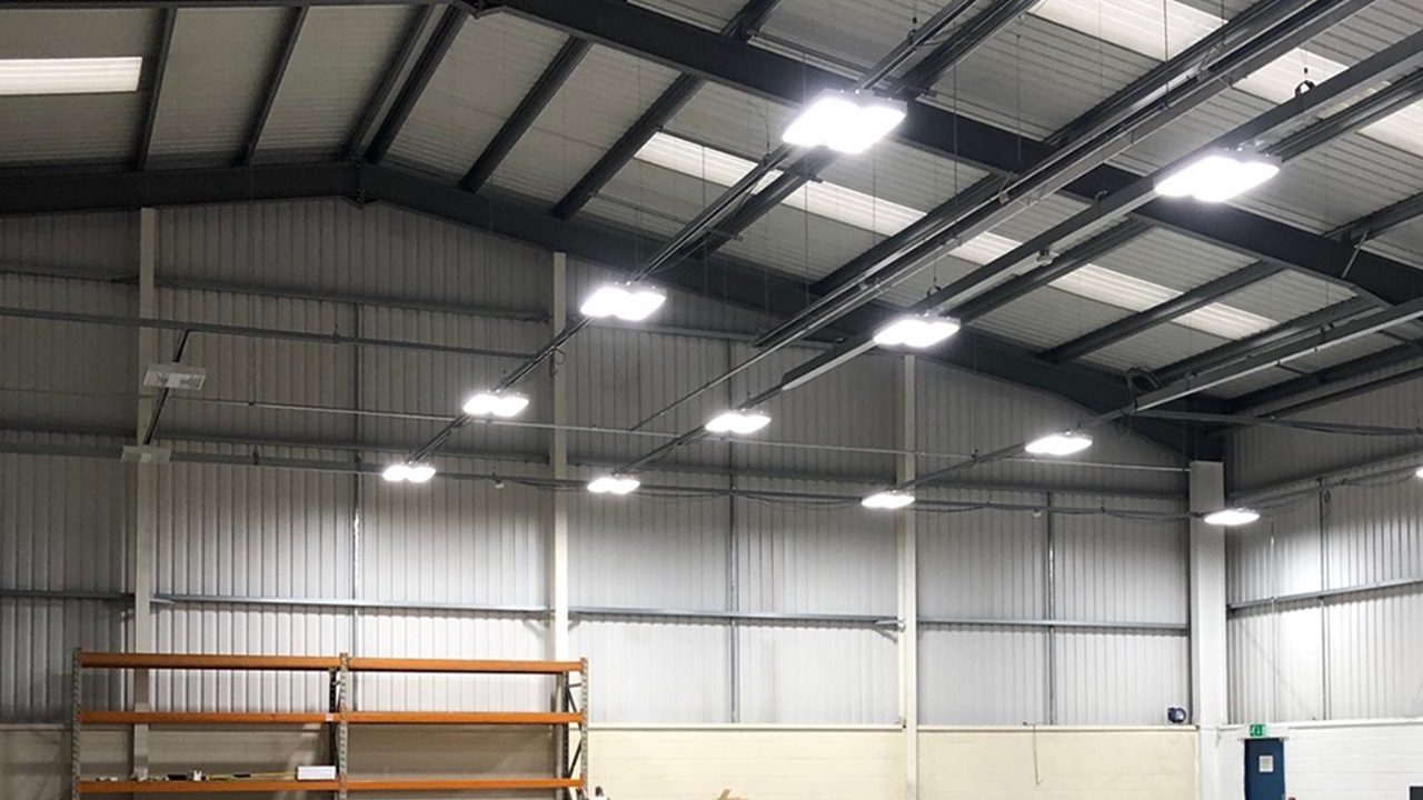 Exploring the Different Styles of High Bay LED Lights: Round vs. Linear